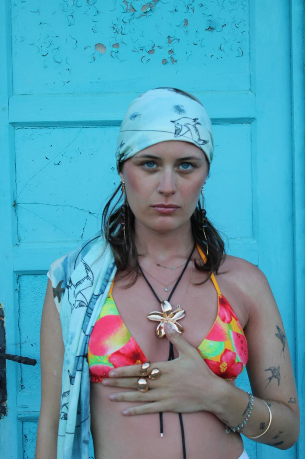 ALIZÉ, Drapé Solaire MASMUD en soie — talisman de résilience fabriqué en France.